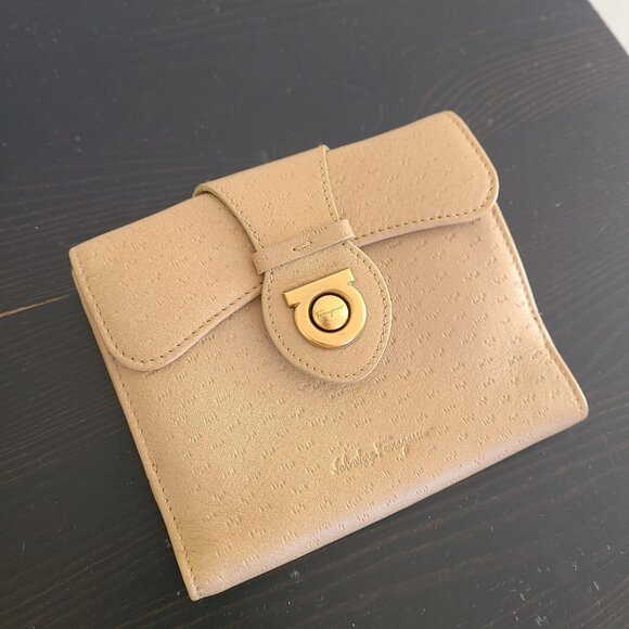 New Salvatore Ferragamo Beige Leather Wallet Bifold - Picture 1 of 13